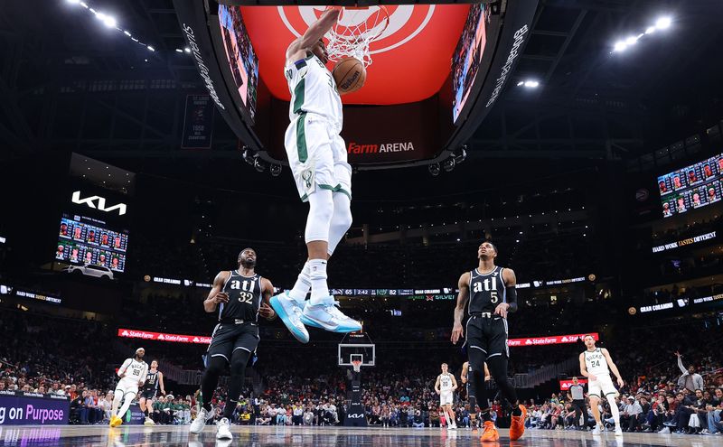 ATLANTA, GEORGIA - MARCH 30:  Giannis Antetokounmpo #34 of the Milwaukee Bucks dunks against the Atlanta Hawks during the third quarter at State Farm Arena on March 30, 2024 in Atlanta, Georgia.  NOTE TO USER: User expressly acknowledges and agrees that, by downloading and/or using this photograph, user is consenting to the terms and conditions of the Getty Images License Agreement.  (Photo by Kevin C. Cox/Getty Images)