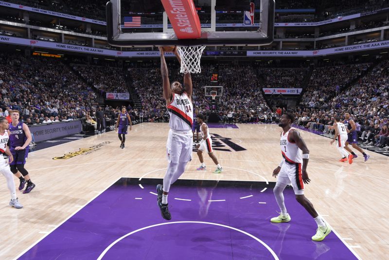 SACRAMENTO, CA - OCTOBER 28: Jabari Walker #34 of the Portland Trail Blazers drives to the basket during the game against the Sacramento Kings on October 28, 2024 at Golden 1 Center in Sacramento, California. NOTE TO USER: User expressly acknowledges and agrees that, by downloading and or using this Photograph, user is consenting to the terms and conditions of the Getty Images License Agreement. Mandatory Copyright Notice: Copyright 2024 NBAE (Photo by Rocky Widner/NBAE via Getty Images)