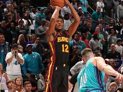 CHARLOTTE, NC - OCTOBER 25: De'Andre Hunter #12 of the Atlanta Hawks shoots the ball during the game against the Charlotte Hornets on October 25, 2023 at Spectrum Center in Charlotte, North Carolina. NOTE TO USER: User expressly acknowledges and agrees that, by downloading and or using this photograph, User is consenting to the terms and conditions of the Getty Images License Agreement. Mandatory Copyright Notice: Copyright 2023 NBAE (Photo by Kent Smith/NBAE via Getty Images)