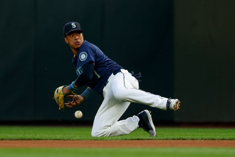 Aug 27, 2024; Seattle, Washington, USA; Seattle Mariners second baseman Jorge Polanco (7) drops the ball while fielding a grounder against the Tampa Bay Rays during the fourth inning at T-Mobile Park. The play was ruled a hit. Mandatory Credit: Joe Nicholson-USA TODAY Sports