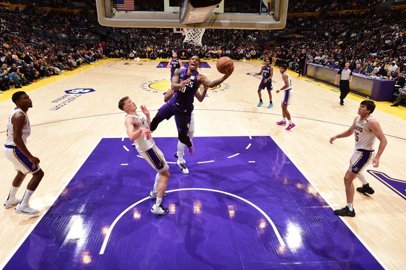 LOS ANGELES, CA - OCTOBER 26: DeMar DeRozan #10 of the Sacramento Kings drives to the basket during the game against the Los Angeles Lakers on October 26, 2024 at Crypto.Com Arena in Los Angeles, California. NOTE TO USER: User expressly acknowledges and agrees that, by downloading and/or using this Photograph, user is consenting to the terms and conditions of the Getty Images License Agreement. Mandatory Copyright Notice: Copyright 2024 NBAE (Photo by Adam Pantozzi/NBAE via Getty Images)