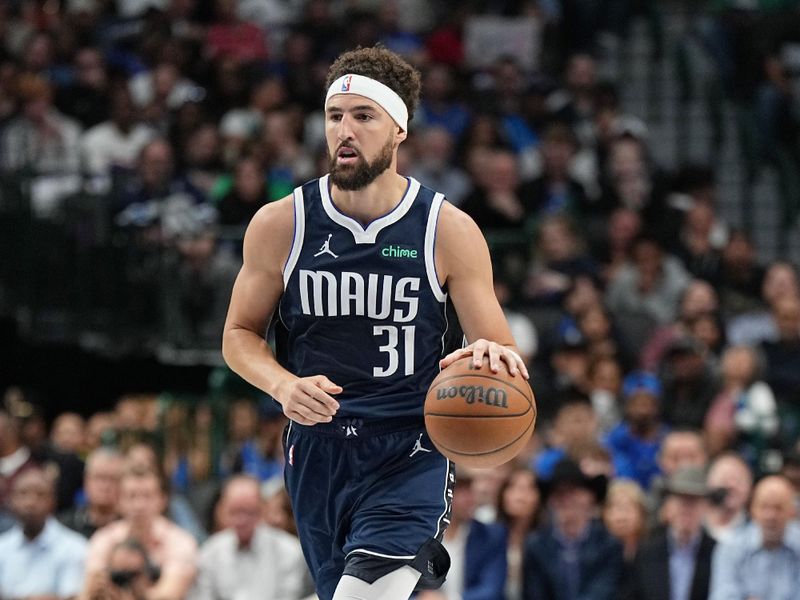 DALLAS, TX - NOVEMBER 8: Klay Thompson #31 of the Dallas Mavericks dribbles the ball during the game against the Phoenix Suns on November 6, 2024 at the American Airlines Center in Dallas, Texas. NOTE TO USER: User expressly acknowledges and agrees that, by downloading and or using this photograph, User is consenting to the terms and conditions of the Getty Images License Agreement. Mandatory Copyright Notice: Copyright 2024 NBAE (Photo by Glenn James/NBAE via Getty Images)