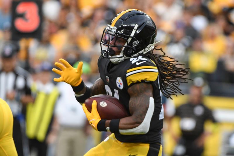 Pittsburgh Steelers running back Anthony McFarland Jr. (26) runs the ball against the Seattle Seahawks during the first half of an NFL preseason football game, Saturday, Aug. 13, 2022, in Pittsburgh. (AP Photo/Barry Reeger)