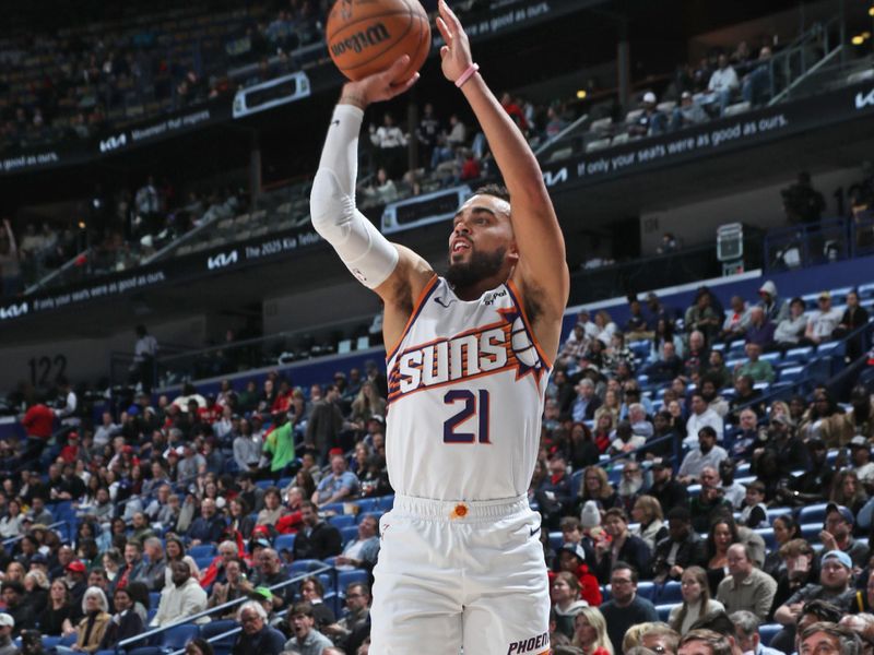 NEW ORLEANS, LA - DECEMBER 5: Tyus Jones #21 of the Phoenix Suns shoots a three point basket during the game against the New Orleans Pelicans on December 5, 2024 at the Smoothie King Center in New Orleans, Louisiana. NOTE TO USER: User expressly acknowledges and agrees that, by downloading and or using this Photograph, user is consenting to the terms and conditions of the Getty Images License Agreement. Mandatory Copyright Notice: Copyright 2024 NBAE (Photo by Layne Murdoch Jr./NBAE via Getty Images)