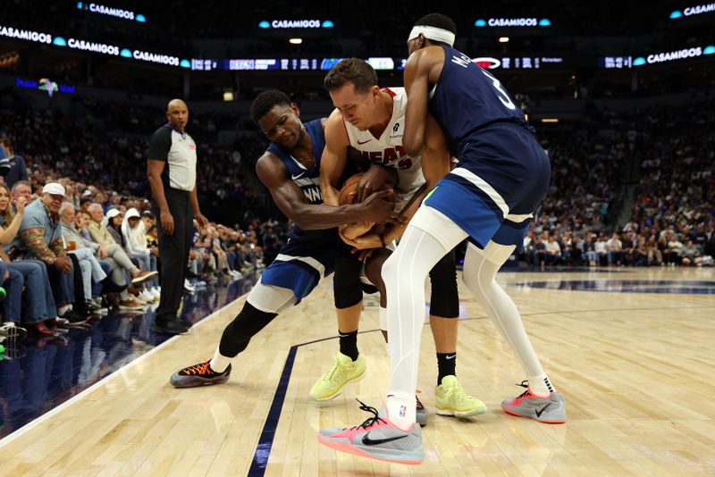 MINNEAPOLIS, MINNESOTA - NOVEMBER 10: Duncan Robinson #55 of the Miami Heat competes for the ball against Anthony Edwards #5 (L) and Jaden McDaniels #3 of the Minnesota Timberwolves in the third quarter at Target Center on November 10, 2024 in Minneapolis, Minnesota. The Heat defeated the Timberwolves 95-94. NOTE TO USER: User expressly acknowledges and agrees that, by downloading and or using this photograph, User is consenting to the terms and conditions of the Getty Images License Agreement. (Photo by David Berding/Getty Images)