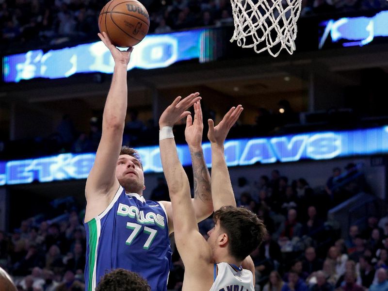 DALLAS, TEXAS - JANUARY 24: Luka Doncic #77 of the Dallas Mavericks shoots the ball against Deni Avdija #9 of the Washington Wizards and Anthony Gill #16 of the Washington Wizards in the first quarter at American Airlines Center on January 24, 2023 in Dallas, Texas. NOTE TO USER: User expressly acknowledges and agrees that, by downloading and or using this photograph, User is consenting to the terms and conditions of the Getty Images License Agreement. (Photo by Tom Pennington/Getty Images)