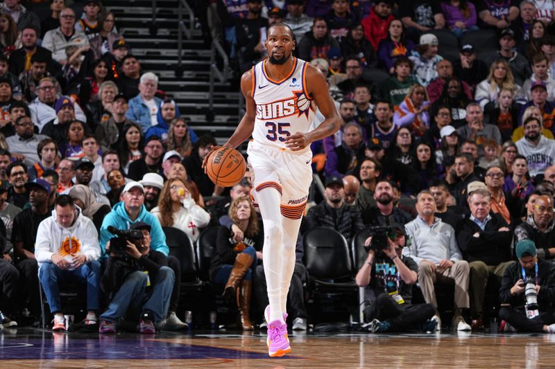 PHOENIX, AZ - JANUARY 22: Kevin Durant #35 of the Phoenix Suns dribbles the ball during the game against the Chicago Bulls on January 22, 2024 at Footprint Center in Phoenix, Arizona. NOTE TO USER: User expressly acknowledges and agrees that, by downloading and or using this photograph, user is consenting to the terms and conditions of the Getty Images License Agreement. Mandatory Copyright Notice: Copyright 2024 NBAE (Photo by Garrett Ellwood/NBAE via Getty Images)