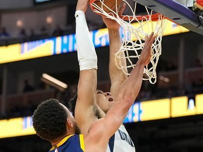 SAN FRANCISCO, CALIFORNIA - DECEMBER 30: Josh Green #8 of the Dallas Mavericks slam dunks over Stephen Curry #30 of the Golden State Warriors during third quarter at Chase Center on December 30, 2023 in San Francisco, California. NOTE TO USER: User expressly acknowledges and agrees that, by downloading and or using this photograph, User is consenting to the terms and conditions of the Getty Images License Agreement. (Photo by Thearon W. Henderson/Getty Images)