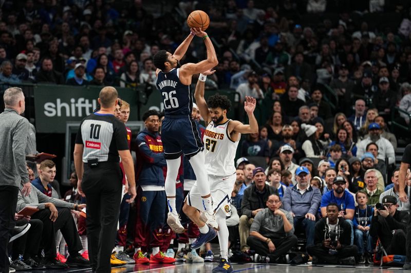 DALLAS, TX - JANUARY 12: Spencer Dinwiddie #26 of the Dallas Mavericks shoots a three point basket during the game against the Denver Nuggets on January 12, 2025 at American Airlines Center in Dallas, Texas. NOTE TO USER: User expressly acknowledges and agrees that, by downloading and or using this photograph, User is consenting to the terms and conditions of the Getty Images License Agreement. Mandatory Copyright Notice: Copyright 2025 NBAE (Photo by Glenn James/NBAE via Getty Images)