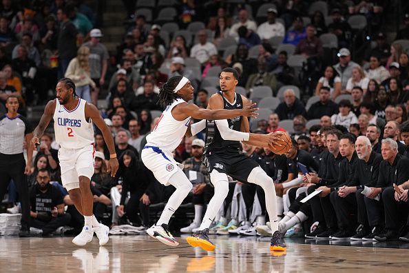 SAN ANTONIO, TX - NOVEMBER 22: Victor Wembanyama #1 of the San Antonio Spurs handles the ball during the game against the LA Clippers on November 22, 2023 at the Frost Bank Center in San Antonio, Texas. NOTE TO USER: User expressly acknowledges and agrees that, by downloading and or using this photograph, user is consenting to the terms and conditions of the Getty Images License Agreement. Mandatory Copyright Notice: Copyright 2023 NBAE (Photos by Darren Carroll/NBAE via Getty Images)