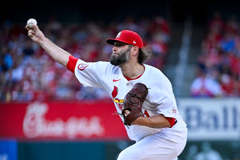 Jun 24, 2024; St. Louis, Missouri, USA;  St. Louis Cardinals starting pitcher Lance Lynn (31) pitches against the Atlanta Braves during the first inning at Busch Stadium. Mandatory Credit: Jeff Curry-USA TODAY Sports