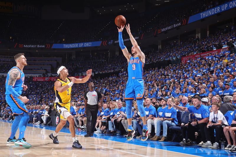 OKLAHOMA CITY, OK - JUNE 8: Alex Caruso #9 of the Oklahoma City Thunder three point basket during the game against the Indiana Pacers during Game Two of the 2025 NBA Finals on June 8, 2025 at Paycom Center in Oklahoma City, Oklahoma. NOTE TO USER: User expressly acknowledges and agrees that, by downloading and or using this photograph, User is consenting to the terms and conditions of the Getty Images License Agreement. Mandatory Copyright Notice: Copyright 2025 NBAE(Photo by Nathaniel S. Butler/NBAE via Getty Images)