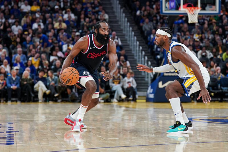 SAN FRANCISCO, CA - OCTOBER 27: James Harden #1 of the Los Angeles Clippers dribbles the ball up the court in the third quarter against Buddy Hield #7 of the Golden State Warriors at Chase Center on October 27, 2024 in San Francisco, California. NOTE TO USER: User expressly acknowledges and agrees that, by downloading and or using this photograph, User is consenting to the terms and conditions of the Getty Images License Agreement. (Photo by Kavin Mistry/Getty Images)