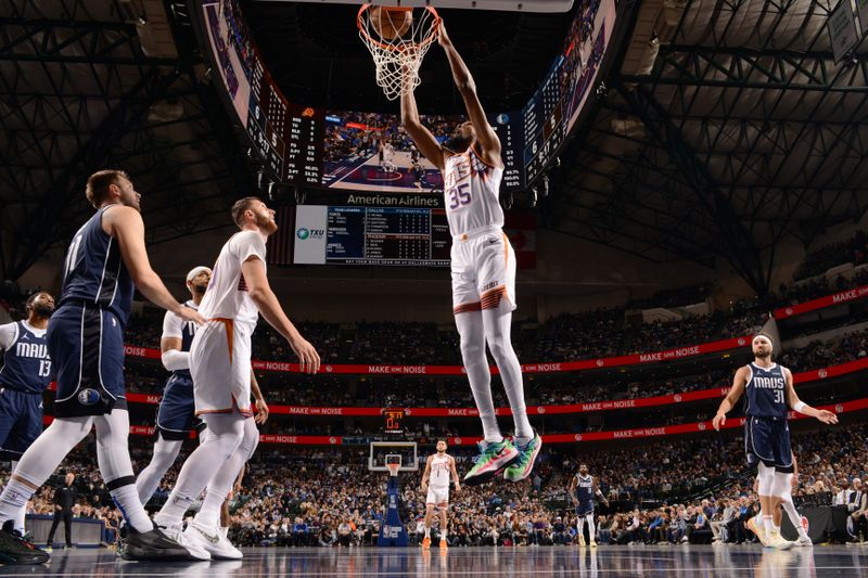 DALLAS, TX - NOVEMBER 8: Kevin Durant #35 of the Phoenix Suns dunks the ball during the game against the Dallas Mavericks on November 6, 2024 at the American Airlines Center in Dallas, Texas. NOTE TO USER: User expressly acknowledges and agrees that, by downloading and or using this photograph, User is consenting to the terms and conditions of the Getty Images License Agreement. Mandatory Copyright Notice: Copyright 2024 NBAE (Photo by Glenn James/NBAE via Getty Images)