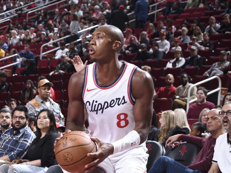 HOUSTON, TX - NOVEMBER 15: Kris Dunn #8 of the LA Clippers prepares to shoot a three point basket during the game against the Houston Rockets during the Emirates NBA Cup game on November 15, 2024 at the Toyota Center in Houston, Texas. NOTE TO USER: User expressly acknowledges and agrees that, by downloading and or using this photograph, User is consenting to the terms and conditions of the Getty Images License Agreement. Mandatory Copyright Notice: Copyright 2024 NBAE (Photo by Logan Riely/NBAE via Getty Images)