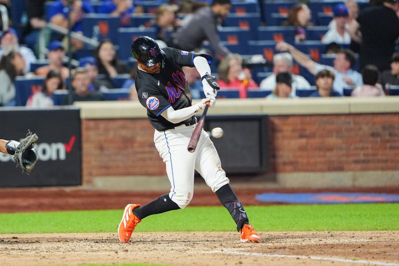 May 31, 2024; New York City, New York, USA; New York Mets third baseman Mark Vientos (27) hits an RBI single against the Arizona Diamondbacks during the fourth inning at Citi Field. Mandatory Credit: Gregory Fisher-USA TODAY Sports