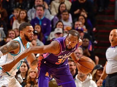 PHOENIX, AZ - DECEMBER 29: Kevin Durant #35 of the Phoenix Suns dribbles the ball during the game against the Charlotte Hornets on December 29 2023 at Footprint Center in Phoenix, Arizona. NOTE TO USER: User expressly acknowledges and agrees that, by downloading and or using this photograph, user is consenting to the terms and conditions of the Getty Images License Agreement. Mandatory Copyright Notice: Copyright 2023 NBAE (Photo by Barry Gossage/NBAE via Getty Images)