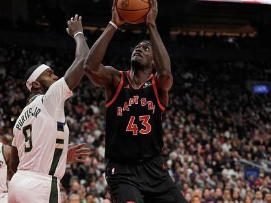 TORONTO, CANADA - NOVEMBER 15: Pascal Siakam #43 of the Toronto Raptors drives to the basket during the game against the Milwaukee Bucks on November 15, 2023 at the Scotiabank Arena in Toronto, Ontario, Canada.  NOTE TO USER: User expressly acknowledges and agrees that, by downloading and or using this Photograph, user is consenting to the terms and conditions of the Getty Images License Agreement.  Mandatory Copyright Notice: Copyright 2023 NBAE (Photo by Jordan Jones/NBAE via Getty Images)