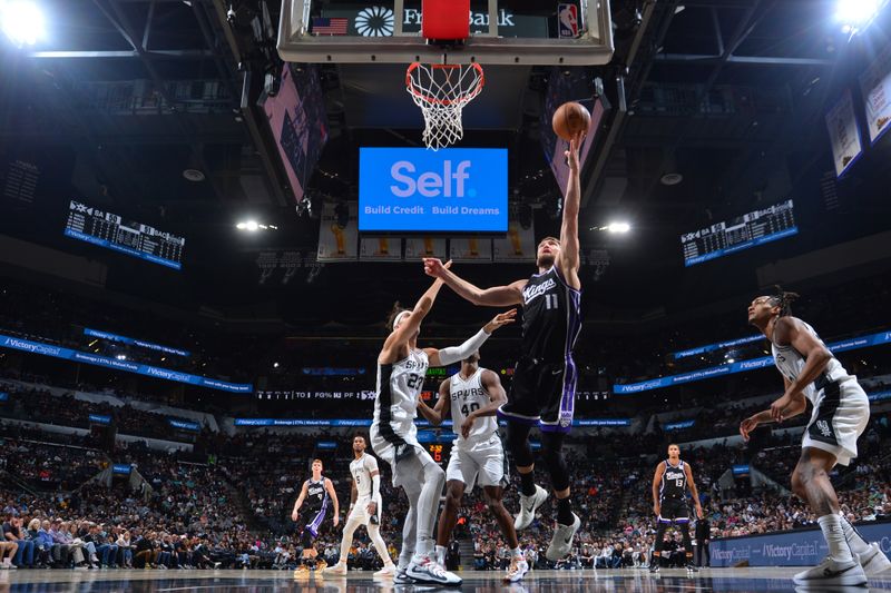 SAN ANTONIO, TX - NOVEMBER 11:  Domantas Sabonis #11 of the Sacramento Kings shoots the ball during the game against the San Antonio Spurs during a regular season game on November 11, 2024 at the Frost Bank Center in San Antonio, Texas. NOTE TO USER: User expressly acknowledges and agrees that, by downloading and or using this photograph, user is consenting to the terms and conditions of the Getty Images License Agreement. Mandatory Copyright Notice: Copyright 2024 NBAE (Photos by Michael Gonzales/NBAE via Getty Images)