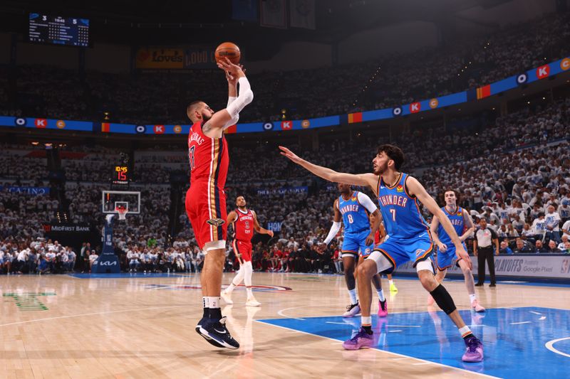 OKLAHOMA CITY, OK - APRIL 24: Jonas Valanciunas #17 of the New Orleans Pelicans shoots the ball during the game against the Oklahoma City Thunder during Round 1 Game 2 of the 2024 NBA Playoffs on April 24, 2024 at Paycom Arena in Oklahoma City, Oklahoma. NOTE TO USER: User expressly acknowledges and agrees that, by downloading and or using this photograph, User is consenting to the terms and conditions of the Getty Images License Agreement. Mandatory Copyright Notice: Copyright 2024 NBAE (Photo by Zach Beeker/NBAE via Getty Images)