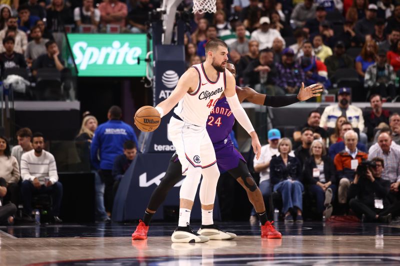 INGLEWOOD, CA - NOVEMBER 9: Ivica Zubac #40 of the LA Clippers handles the ball during the game against the Toronto Raptors on November 9, 2024 at Intuit Dome in Los Angeles, California. NOTE TO USER: User expressly acknowledges and agrees that, by downloading and/or using this Photograph, user is consenting to the terms and conditions of the Getty Images License Agreement. Mandatory Copyright Notice: Copyright 2024 NBAE (Photo by Jessie Alcheh/NBAE via Getty Images)