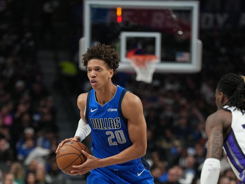 DALLAS, TX - FEBRUARY 10: Kessler Edwards #20 of the Dallas Mavericks handles the ball during the game against the Sacramento Kings on February 10, 2025 at American Airlines Center in Dallas, Texas. NOTE TO USER: User expressly acknowledges and agrees that, by downloading and or using this photograph, User is consenting to the terms and conditions of the Getty Images License Agreement. Mandatory Copyright Notice: Copyright 2025 NBAE (Photo by Glenn James/NBAE via Getty Images)