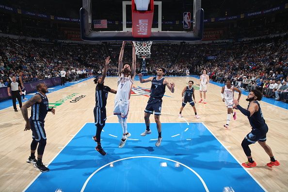 OKLAHOMA CITY, OK - DECEMBER 18:  Chet Holmgren #7 of the Oklahoma City Thunder drives to the basket during the game against the Memphis Grizzlies on December 18, 2023 at Paycom Arena in Oklahoma City, Oklahoma. NOTE TO USER: User expressly acknowledges and agrees that, by downloading and or using this photograph, User is consenting to the terms and conditions of the Getty Images License Agreement. Mandatory Copyright Notice: Copyright 2023 NBAE (Photo by Zach Beeker/NBAE via Getty Images)