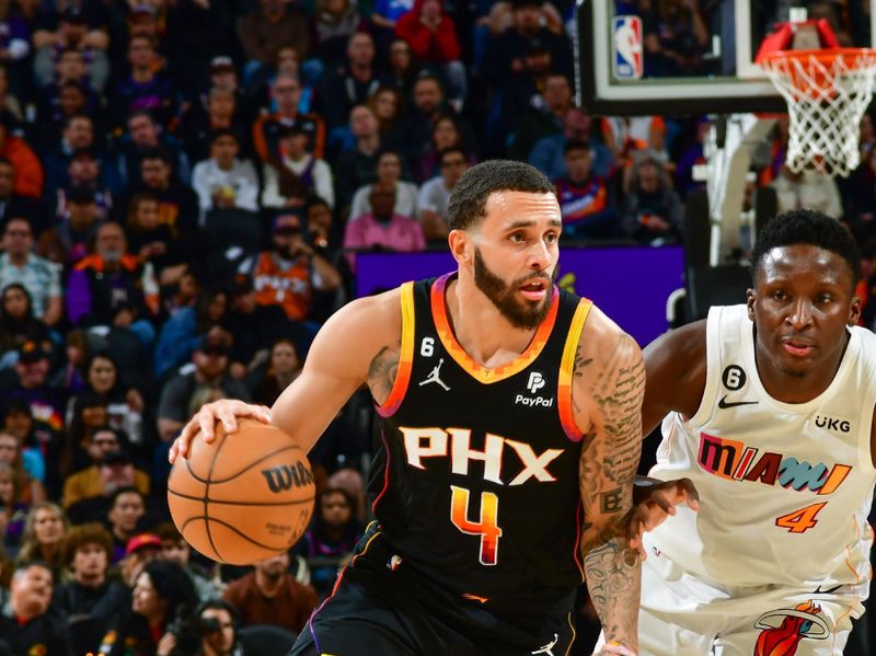 PHOENIX, AZ - JANUARY 6:  Duane Washington Jr. #4 of the Phoenix Suns handles the ball during the game against the Miami Heat on January 6, 2023 at Footprint Center in Phoenix, Arizona. NOTE TO USER: User expressly acknowledges and agrees that, by downloading and or using this photograph, user is consenting to the terms and conditions of the Getty Images License Agreement. Mandatory Copyright Notice: Copyright 2023 NBAE (Photo by Kate Frese/NBAE via Getty Images)