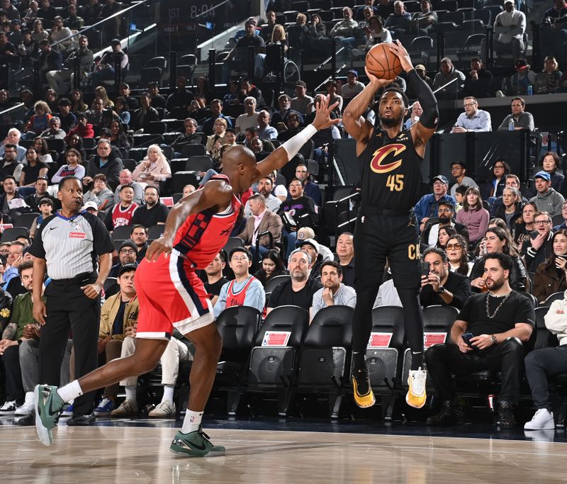 INGLEWOOD, CA - MARCH 18:  Donovan Mitchell #45 of the Cleveland Cavaliers shoots a three point basket during the game against the LA Clippers on March 18, 2025 at Intuit Dome in Los Angeles, California. NOTE TO USER: User expressly acknowledges and agrees that, by downloading and/or using this Photograph, user is consenting to the terms and conditions of the Getty Images License Agreement. Mandatory Copyright Notice: Copyright 2025 NBAE (Photo by Juan Ocampo/NBAE via Getty Images)