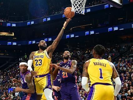 PHOENIX, AZ - NOVEMBER  10: LeBron James #23 of the Los Angeles Lakers drives to the basket during the game against the Phoenix Suns during the In-Season Tournament on November 10, 2023 at Footprint Center in Phoenix, Arizona. NOTE TO USER: User expressly acknowledges and agrees that, by downloading and or using this photograph, user is consenting to the terms and conditions of the Getty Images License Agreement. Mandatory Copyright Notice: Copyright 2023 NBAE (Photo by Kate Frese/NBAE via Getty Images)