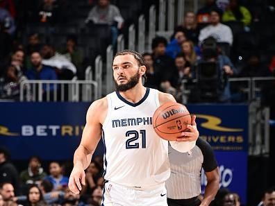 DETROIT, MI - DECEMBER 6: David Roddy #21 of the Memphis Grizzlies handles the ball during the game  on December 6, 2023 at Little Caesars Arena in Detroit, Michigan. NOTE TO USER: User expressly acknowledges and agrees that, by downloading and/or using this photograph, User is consenting to the terms and conditions of the Getty Images License Agreement. Mandatory Copyright Notice: Copyright 2023 NBAE (Photo by Chris Schwegler/NBAE via Getty Images)