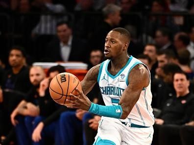 NEW YORK, NY - NOVEMBER 28: Terry Rozier #3 of the Charlotte Hornets passes the ball during the game against the New York Knicks during the In-Season Tournament on November 28, 2023 at Madison Square Garden in New York City, New York.  NOTE TO USER: User expressly acknowledges and agrees that, by downloading and or using this photograph, User is consenting to the terms and conditions of the Getty Images License Agreement. Mandatory Copyright Notice: Copyright 2023 NBAE  (Photo by David Dow/NBAE via Getty Images)