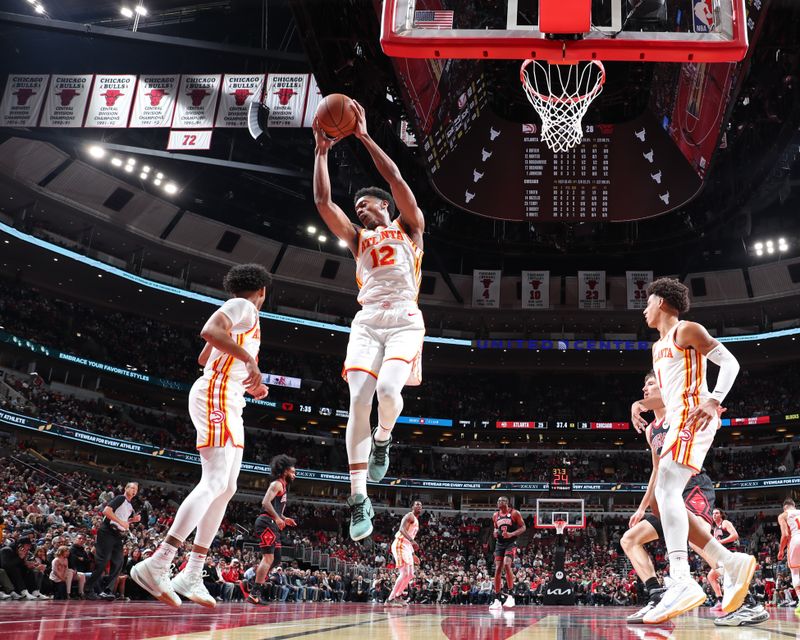 CHICAGO, IL - NOVEMBER 22: De'Andre Hunter #12 of the Atlanta Hawks rebounds during the game against the Chicago Bulls during the Emirates NBA Cup game on November 22, 2024 at United Center in Chicago, Illinois. NOTE TO USER: User expressly acknowledges and agrees that, by downloading and or using this photograph, User is consenting to the terms and conditions of the Getty Images License Agreement. Mandatory Copyright Notice: Copyright 2024 NBAE (Photo by Jeff Haynes/NBAE via Getty Images)