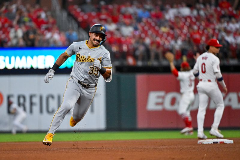 Sep 19, 2024; St. Louis, Missouri, USA;  Pittsburgh Pirates second baseman Nick Gonzales (39) runs to third for a triple against the St. Louis Cardinals during the fourth inning at Busch Stadium. Mandatory Credit: Jeff Curry-Imagn Images