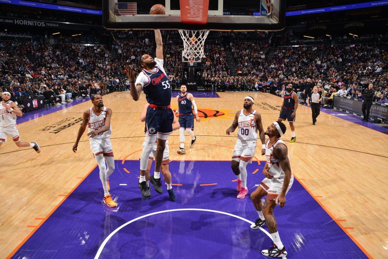 PHOENIX, AZ - JANUARY 27: Derrick Jones Jr. #55 of the LA Clippers drives to the basket during the game against the Phoenix Suns on January 27, 2025 at Footprint Center in Phoenix, Arizona. NOTE TO USER: User expressly acknowledges and agrees that, by downloading and or using this photograph, user is consenting to the terms and conditions of the Getty Images License Agreement. Mandatory Copyright Notice: Copyright 2025 NBAE (Photo by Barry Gossage/NBAE via Getty Images)