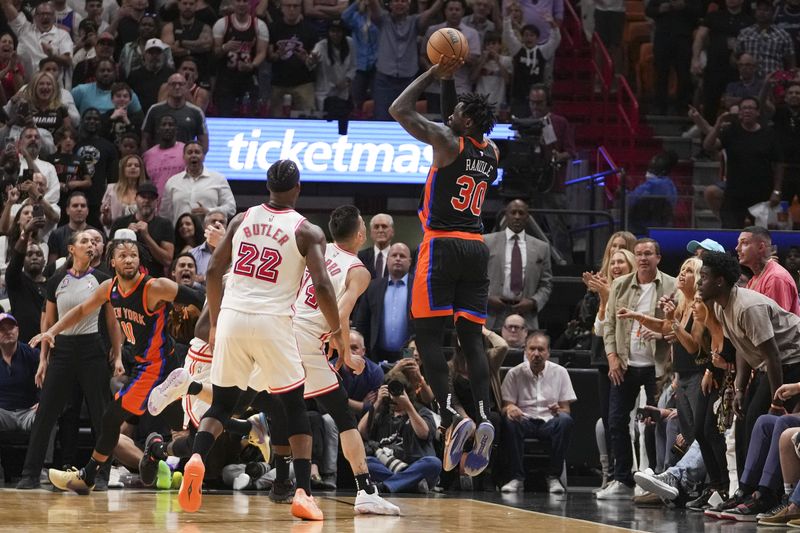 MIAMI, FLORIDA - MARCH 03: Julius Randle #30 of the New York Knicks hits the game winning shot with 1.7 second left on the clock against the Miami Heat at Miami-Dade on March 03, 2023 in Miami, Florida. NOTE TO USER: User expressly acknowledges and agrees that,? by downloading and or using this photograph,? User is consenting to the terms and conditions of the Getty Images License Agreement. (Photo by Eric Espada/Getty Images)