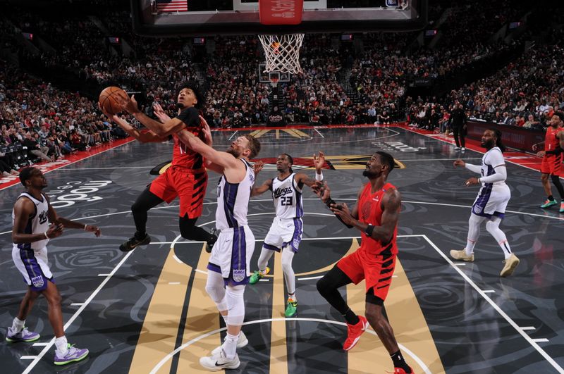 PORTLAND, OR - NOVEMBER 29: Shaedon Sharpe #17 of the Portland Trail Blazers drives to the basket during the game against the Sacramento Kings during the Emirates NBA Cup on November 29, 2024 at the Moda Center Arena in Portland, Oregon. NOTE TO USER: User expressly acknowledges and agrees that, by downloading and or using this photograph, user is consenting to the terms and conditions of the Getty Images License Agreement. Mandatory Copyright Notice: Copyright 2024 NBAE (Photo by Cameron Browne/NBAE via Getty Images)