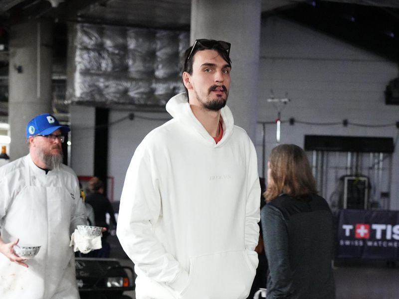 DALLAS, TX - MARCH 13: Dario Saric #20 of the Golden State Warriors arrives to the arena before the game against the Dallas Mavericks on March 13, 2024 at the American Airlines Center in Dallas, Texas. NOTE TO USER: User expressly acknowledges and agrees that, by downloading and or using this photograph, User is consenting to the terms and conditions of the Getty Images License Agreement. Mandatory Copyright Notice: Copyright 2024 NBAE (Photo by Glenn James/NBAE via Getty Images)