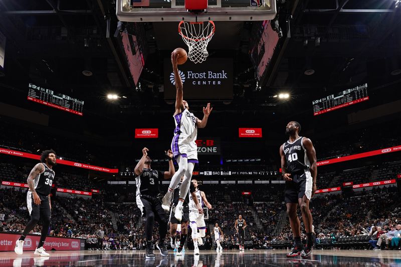 SAN ANTONIO, TX - DECEMBER 6: Keegan Murray #13 of the Sacramento Kings drives to the basket during the game against the San Antonio Spurs on December 6, 2024 at the Frost Bank Center in San Antonio, Texas. NOTE TO USER: User expressly acknowledges and agrees that, by downloading and or using this photograph, user is consenting to the terms and conditions of the Getty Images License Agreement. Mandatory Copyright Notice: Copyright 2024 NBAE (Photos by Darren Carroll/NBAE via Getty Images)