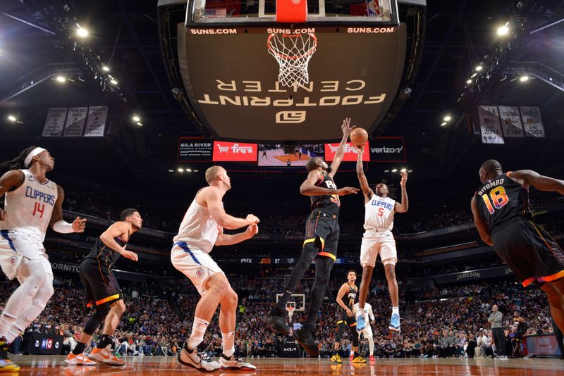 PHOENIX, AZ - APRIL 18: Bones Hyland #5 of the LA Clippers shoots the ball during the game against the Phoenix Suns during Round 1 Game 2 of the 2023 NBA Playoffs on April 18, 2023 at Footprint Center in Phoenix, Arizona. NOTE TO USER: User expressly acknowledges and agrees that, by downloading and or using this photograph, user is consenting to the terms and conditions of the Getty Images License Agreement. Mandatory Copyright Notice: Copyright 2023 NBAE (Photo by Barry Gossage/NBAE via Getty Images)