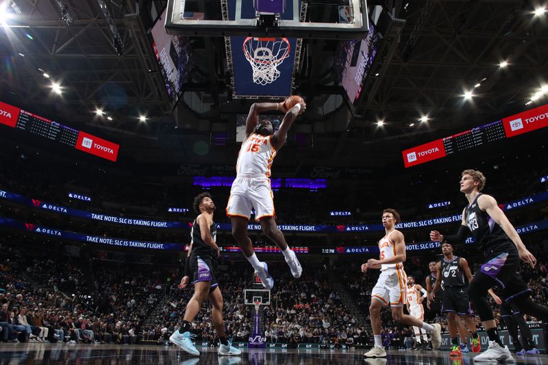 SALT LAKE CITY, UT - JANUARY 7: Clint Capela #15 of the Atlanta Hawks drives to the basket during the game against the Utah Jazz on January 7, 2025 at Delta Center in Salt Lake City, Utah. NOTE TO USER: User expressly acknowledges and agrees that, by downloading and or using this Photograph, User is consenting to the terms and conditions of the Getty Images License Agreement. Mandatory Copyright Notice: Copyright 2025 NBAE (Photo by Melissa Majchrzak/NBAE via Getty Images)