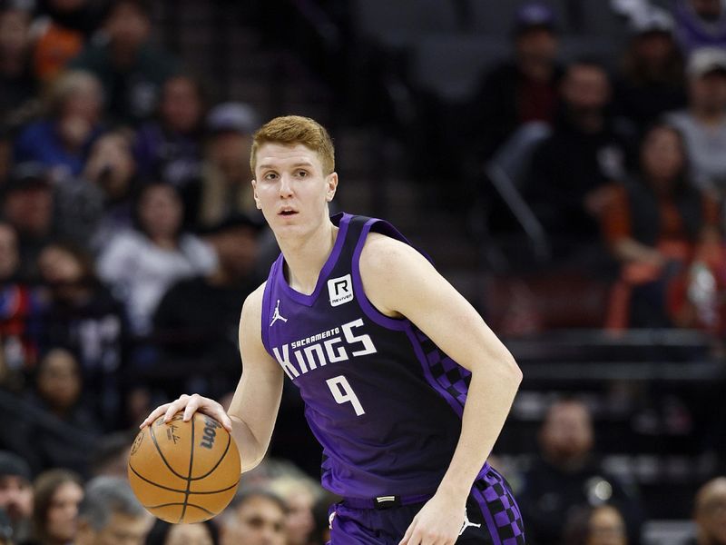 SACRAMENTO, CALIFORNIA - JANUARY 01: Kevin Huerter #9 of the Sacramento Kings dribbles the ball up court against the Philadelphia 76ers during the first half of an NBA basketball game at Golden 1 Center on January 01, 2025 in Sacramento, California. NOTE TO USER: User expressly acknowledges and agrees that, by downloading and or using this photograph, User is consenting to the terms and conditions of the Getty Images License Agreement. (Photo by Thearon W. Henderson/Getty Images)