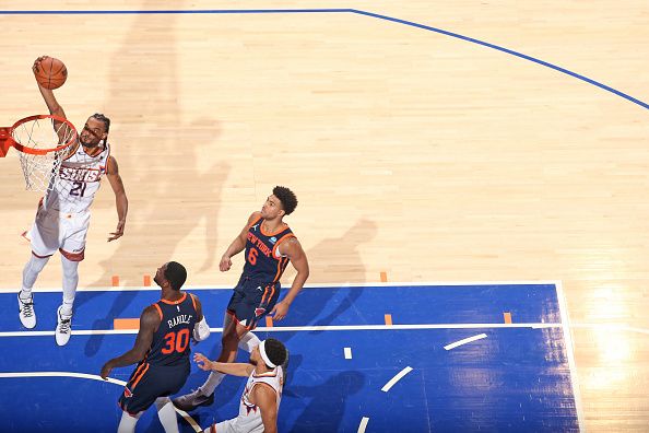 NEW YORK, NY - NOVEMBER 26: Keita Bates-Diop #21 of the Phoenix Suns dunks the ball during the game against the New York Knicks on November 26, 2023 at Madison Square Garden in New York City, New York.  NOTE TO USER: User expressly acknowledges and agrees that, by downloading and or using this photograph, User is consenting to the terms and conditions of the Getty Images License Agreement. Mandatory Copyright Notice: Copyright 2023 NBAE  (Photo by Nathaniel S. Butler/NBAE via Getty Images)