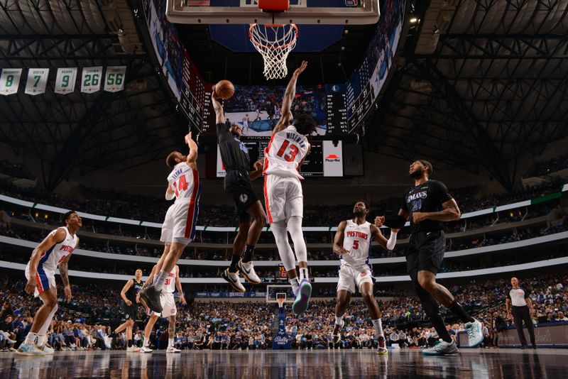 DALLAS, TX - APRIL 12: D.J. Stewart Jr. #16 of the Dallas Mavericks drives to the basket during the game against the Dallas Mavericks on April 12, 2024 at the American Airlines Center in Dallas, Texas. NOTE TO USER: User expressly acknowledges and agrees that, by downloading and or using this photograph, User is consenting to the terms and conditions of the Getty Images License Agreement. Mandatory Copyright Notice: Copyright 2024 NBAE (Photo by Glenn James/NBAE via Getty Images)