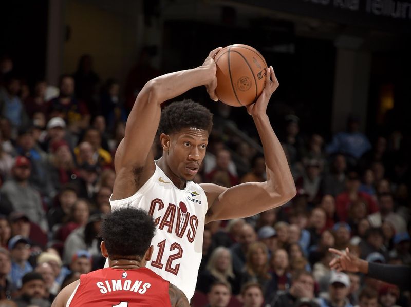 CLEVELAND, OH - MARCH 2: De'Andre Hunter #12 of the Cleveland Cavaliers handles the ball during the game against the Portland Trail Blazers on March 2, 2025 at Rocket Arena in Cleveland, Ohio. NOTE TO USER: User expressly acknowledges and agrees that, by downloading and/or using this Photograph, user is consenting to the terms and conditions of the Getty Images License Agreement. Mandatory Copyright Notice: Copyright 2025 NBAE (Photo by David Liam Kyle/NBAE via Getty Images)