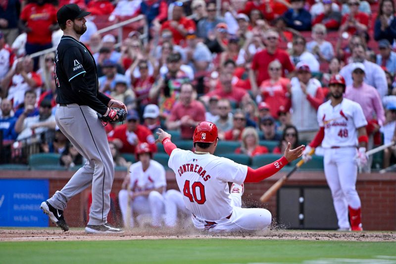 Apr 24, 2024; St. Louis, Missouri, USA;  St. Louis Cardinals designated hitter Willson Contreras (40) scores on a wild pitch by Arizona Diamondbacks starting pitcher Jordan Montgomery (52) during the sixth inning at Busch Stadium. Mandatory Credit: Jeff Curry-USA TODAY Sports