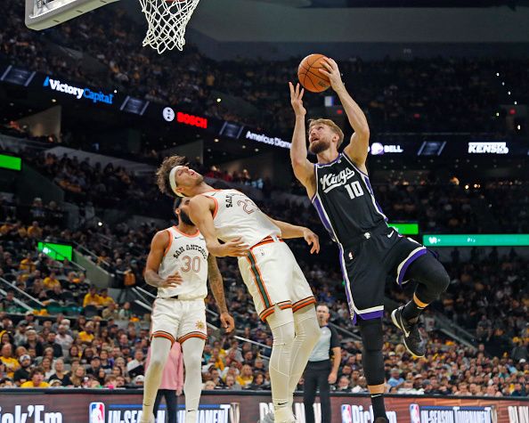 SAN ANTONIO, TX - NOVEMBER 17: Domantas Sabonis #10 of the Sacramento Kings drives on Zach Collins #23 of the San Antonio Spurs in the second half of an NBA In-Season Tournament game at Frost Bank Center on November 17, 2023 in San Antonio, Texas. NOTE TO USER: User expressly acknowledges and agrees that, by downloading and or using this photograph, User is consenting to terms and conditions of the Getty Images License Agreement. (Photo by Ronald Cortes/Getty Images)