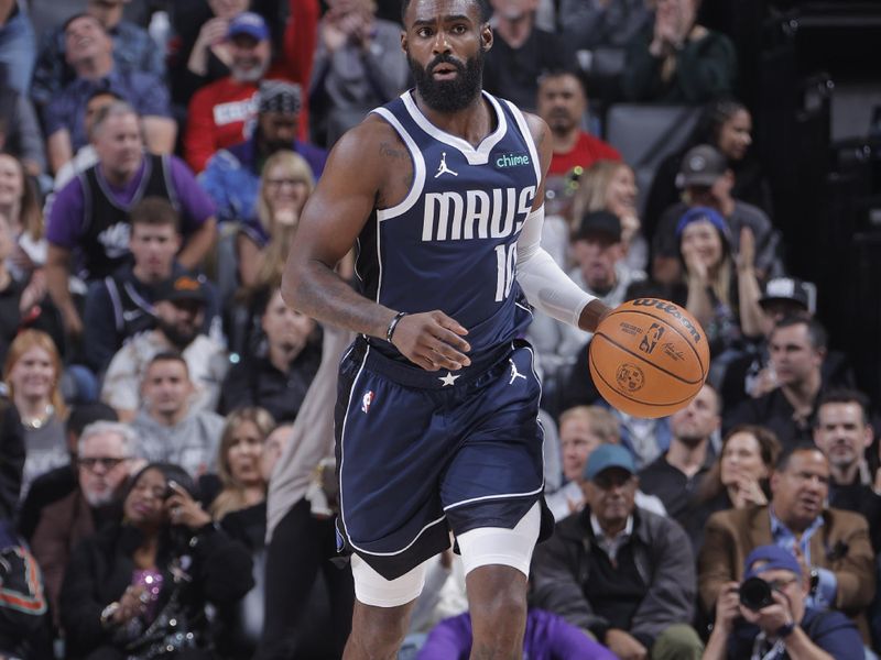 SACRAMENTO, CA - MARCH 29:  Tim Hardaway Jr. #10 of the Dallas Mavericks handles the ball during the game  on March 29, 2024 at Golden 1 Center in Sacramento, California. NOTE TO USER: User expressly acknowledges and agrees that, by downloading and or using this Photograph, user is consenting to the terms and conditions of the Getty Images License Agreement. Mandatory Copyright Notice: Copyright 2024 NBAE (Photo by Rocky Widner/NBAE via Getty Images)