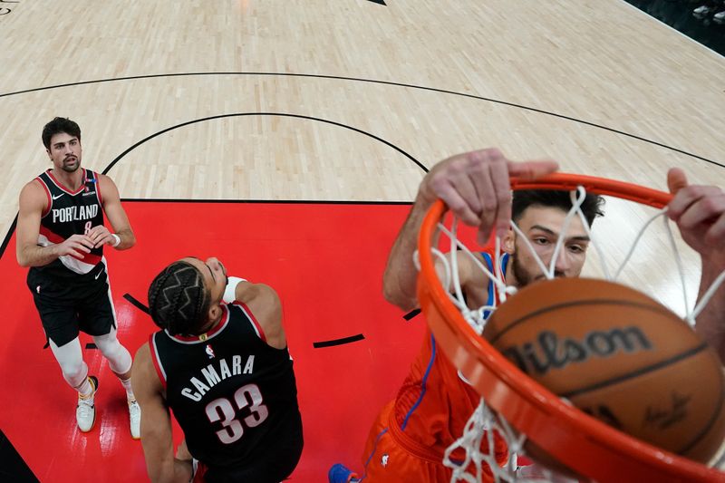 PORTLAND, OREGON - NOVEMBER 01: Chet Holmgren #7 of the Oklahoma City Thunder dunks the ball past Camara #33 of the Portland Trail Blazers during the first half at Moda Center on November 01, 2024 in Portland, Oregon. NOTE TO USER: User expressly acknowledges and agrees that, by downloading and or using this photograph, User is consenting to the terms and conditions of the Getty Images License Agreement. (Photo by Soobum Im/Getty Images)