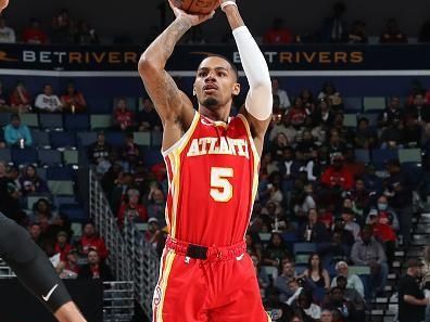 NEW ORLEANS, LA - NOVEMBER 4: Dejounte Murray #5 of the Atlanta Hawks shoots the ball during the game against the New Orleans Pelicans on November 4, 2023 at the Smoothie King Center in New Orleans, Louisiana. NOTE TO USER: User expressly acknowledges and agrees that, by downloading and or using this Photograph, user is consenting to the terms and conditions of the Getty Images License Agreement. Mandatory Copyright Notice: Copyright 2023 NBAE (Photo by Layne Murdoch Jr./NBAE via Getty Images)